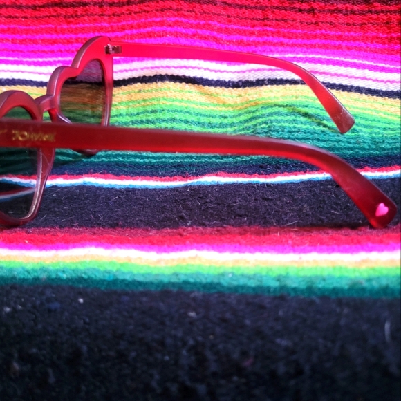 Betsey Johnson Red Heart Sunglasses - Picture 2 of 4